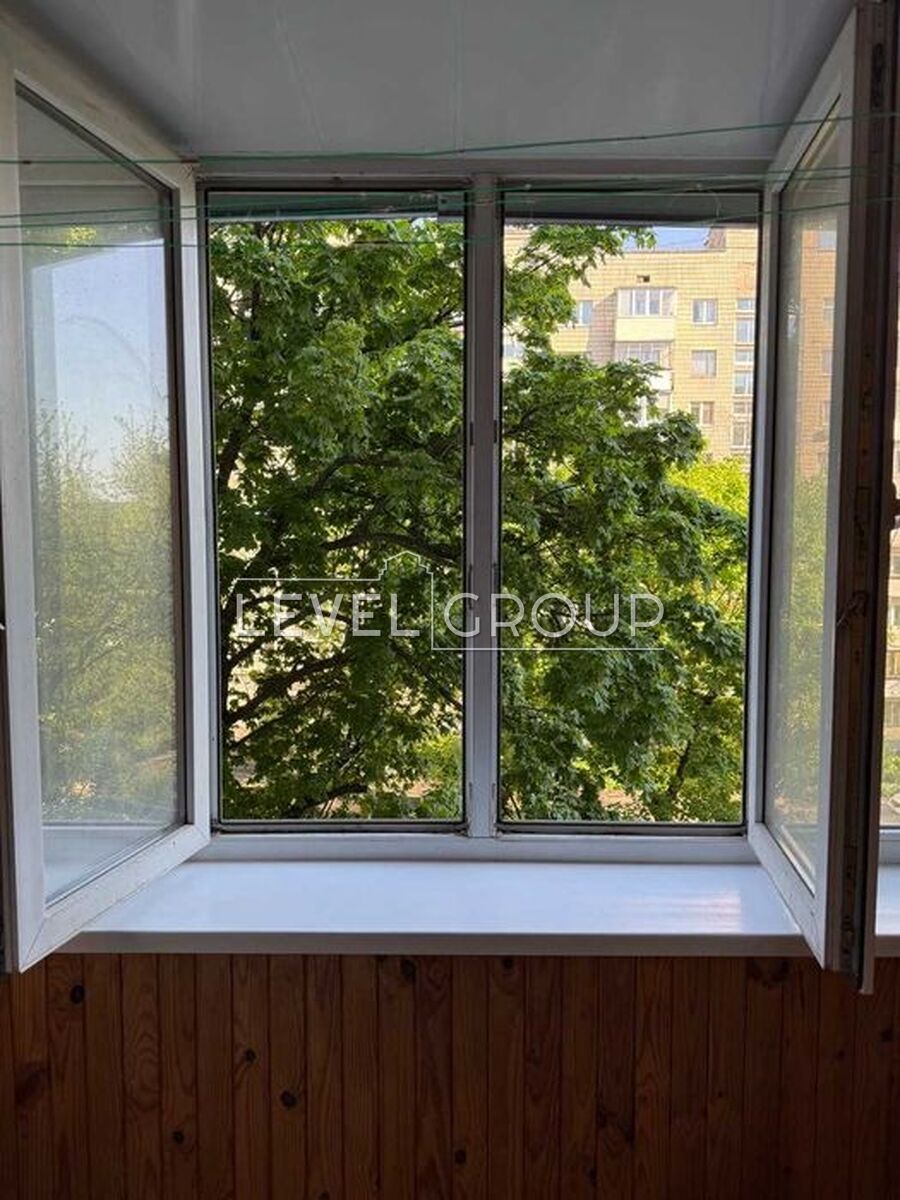 Авіаконструктора Антонова вул., 9