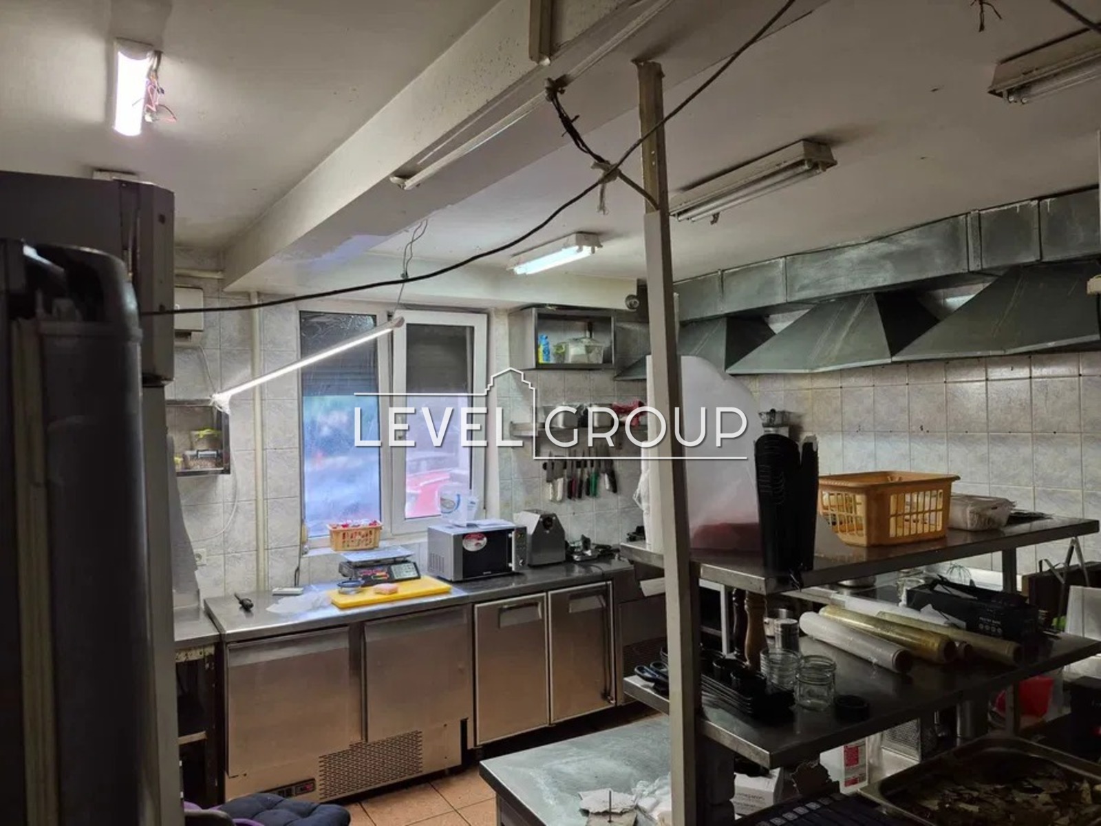 Інститутська вул., 27