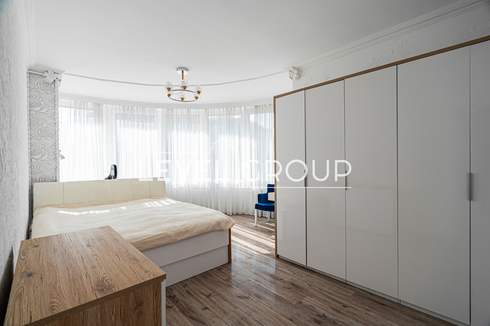 Дмитрівська вул., 60/19