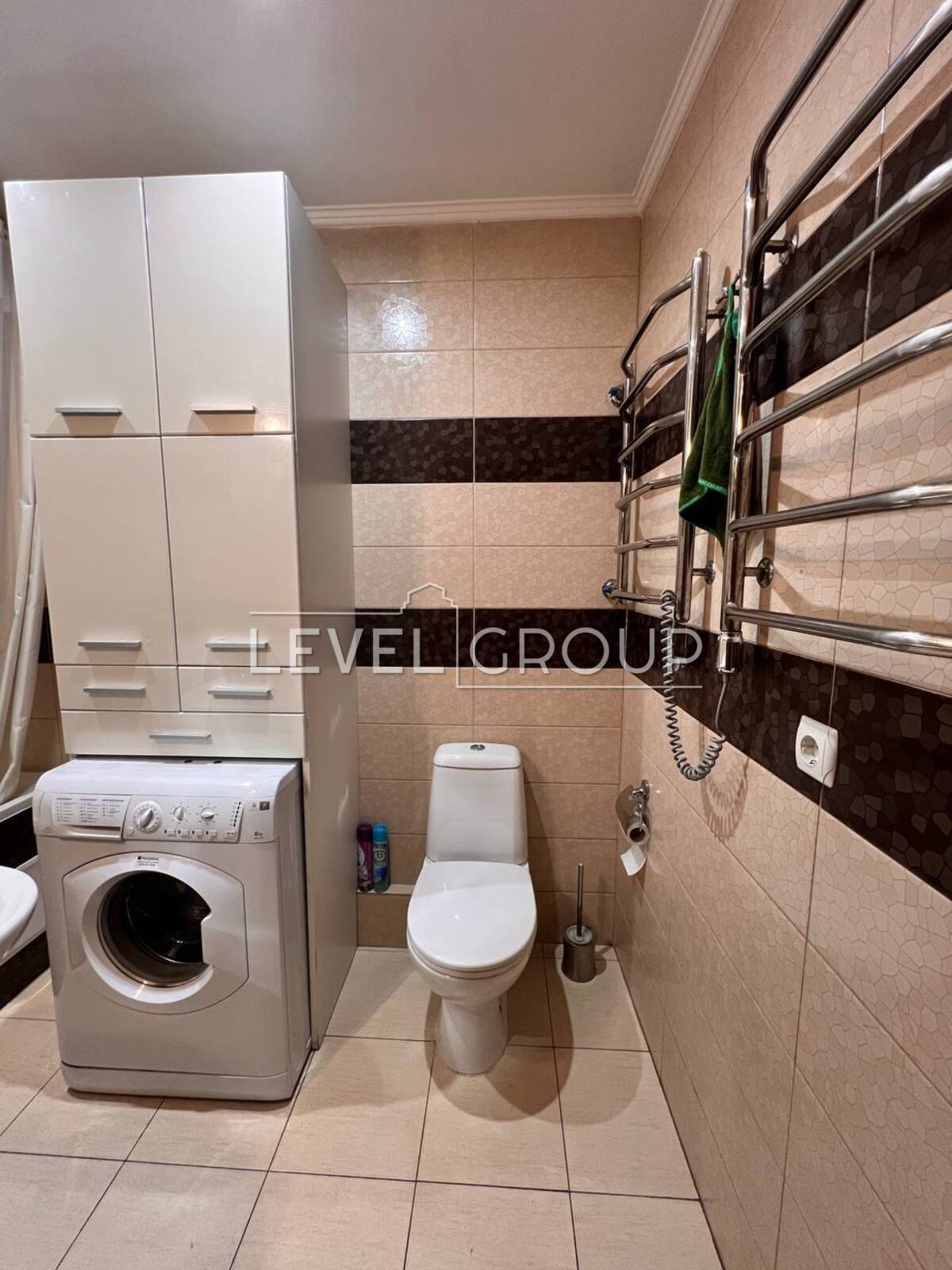 John McCain St. (Ivana Kudry), 30
