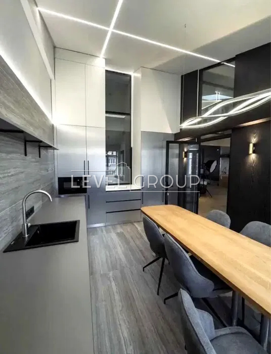 Panas Myrnogo St., 8