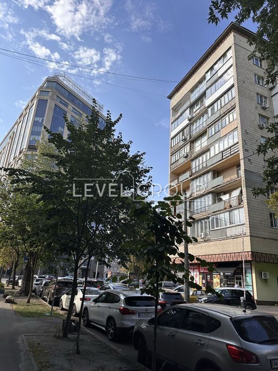 Михайла Омеляновича-Павленка вул. (Суворова), 19