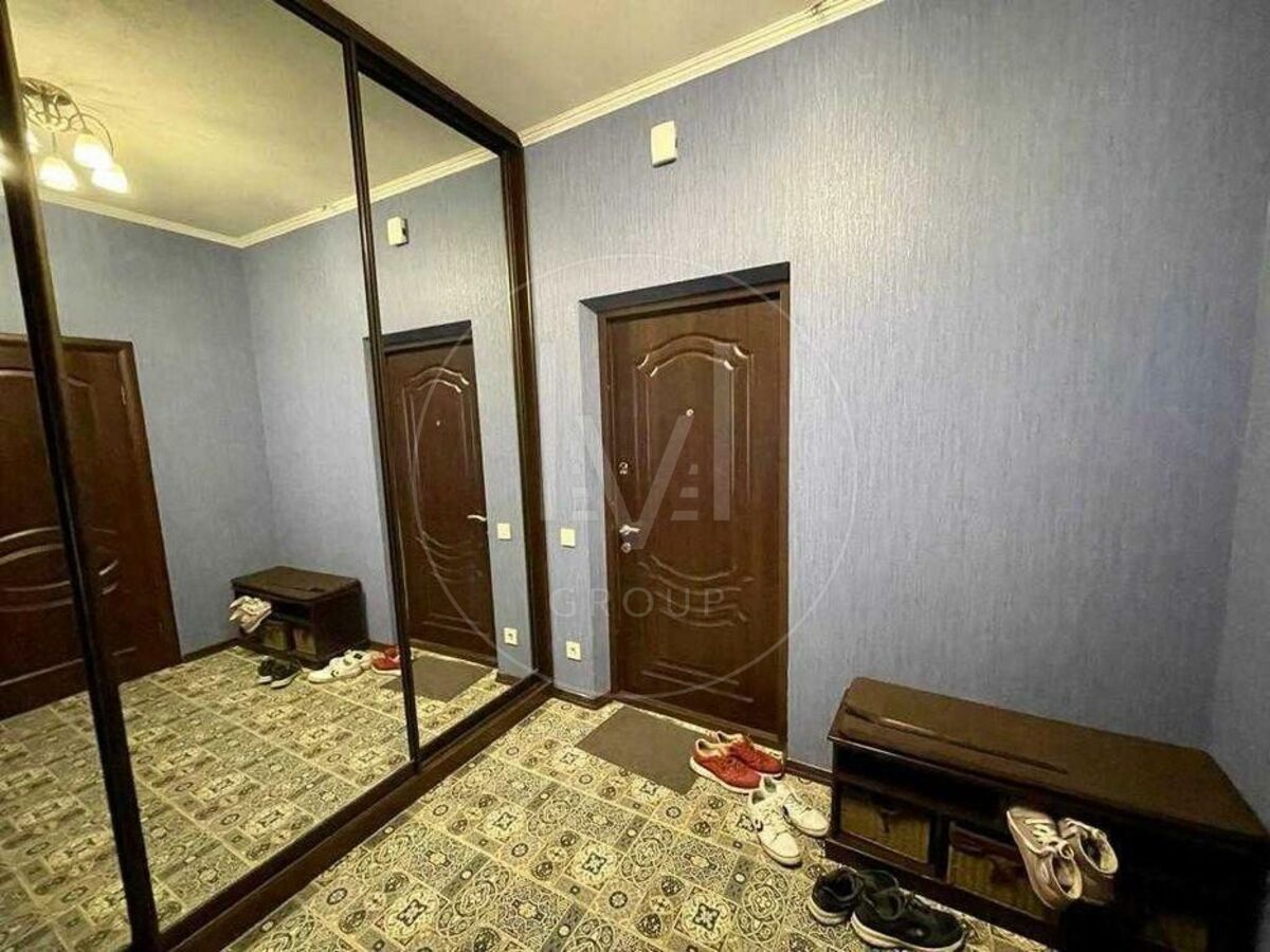 Жилянська вул., 118