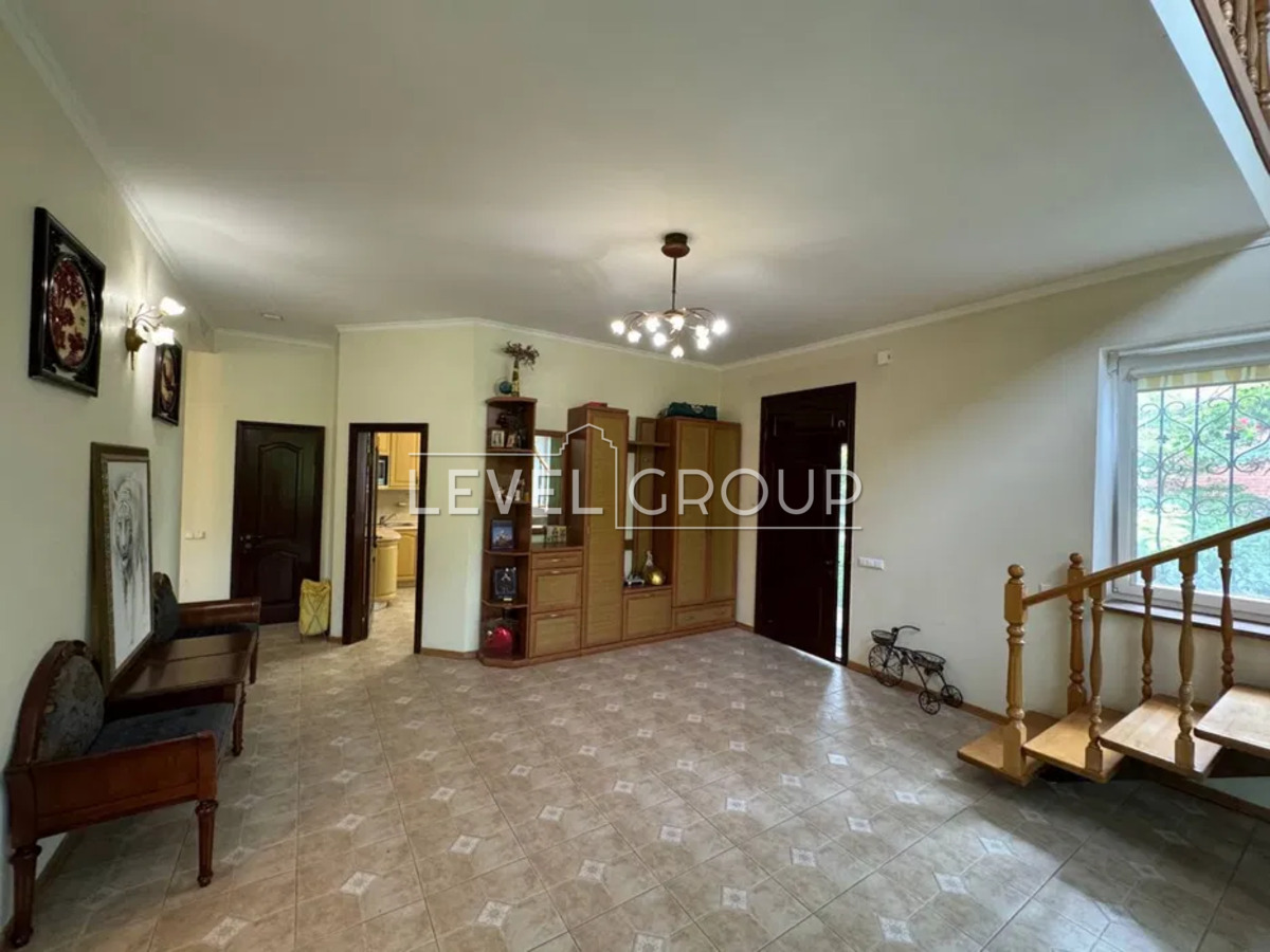 Богатирська вул., 30А