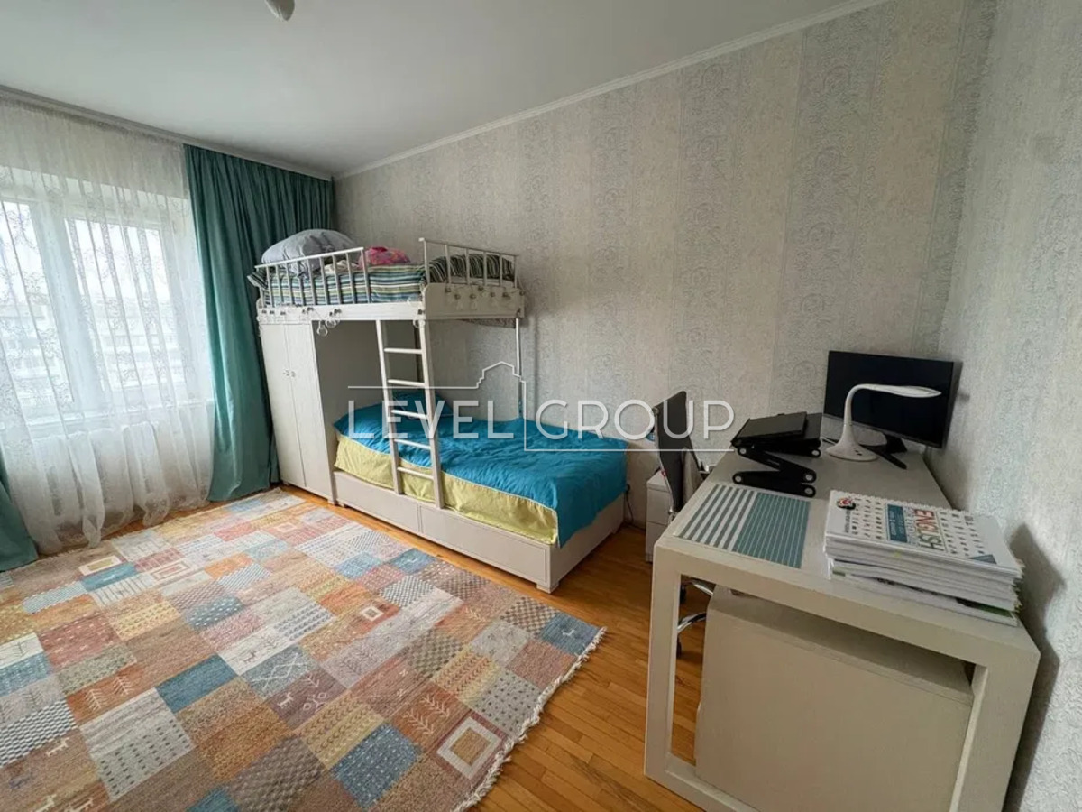 Drahomanova St., 8
