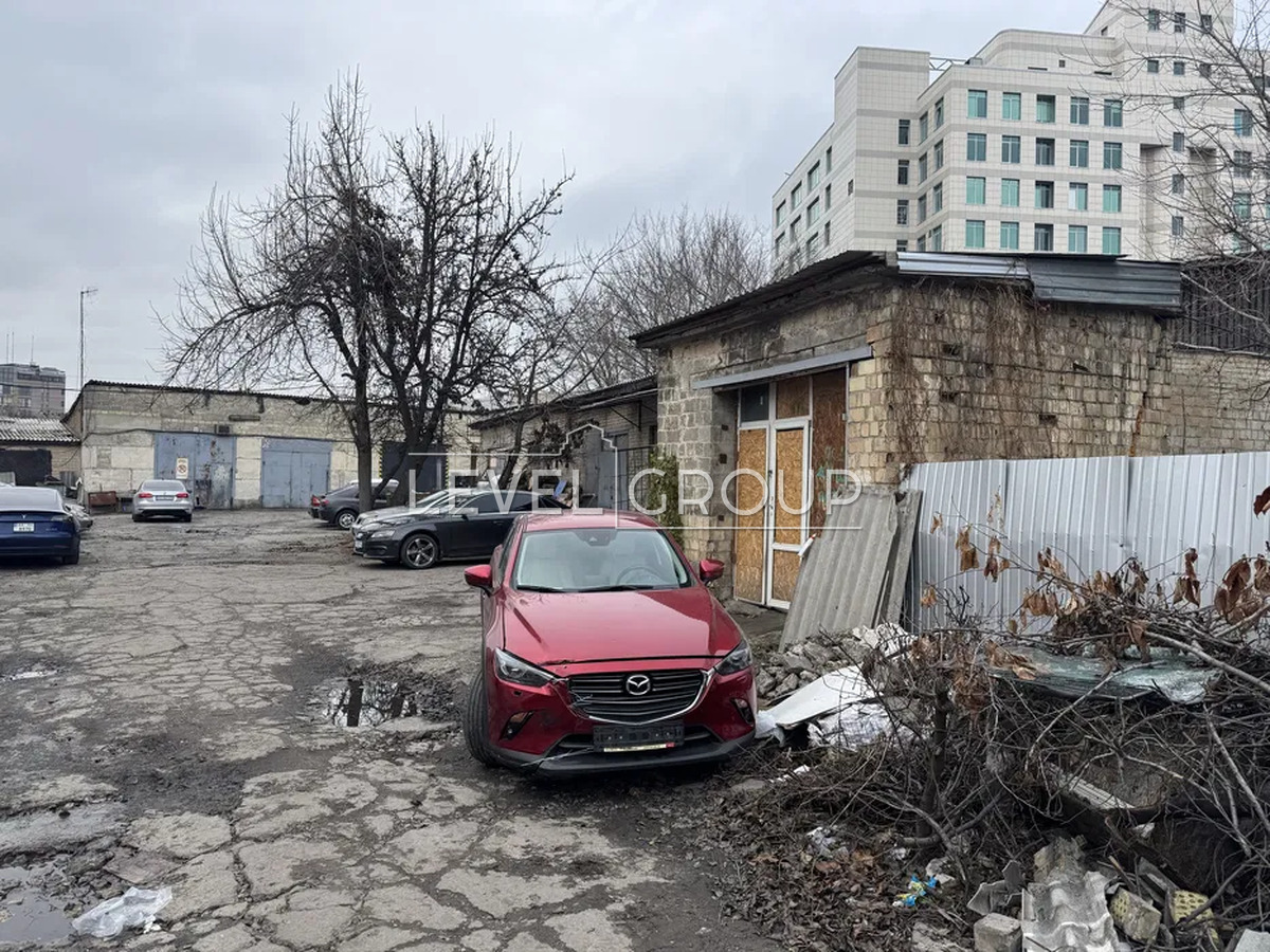 Дегтярівська вул., 27