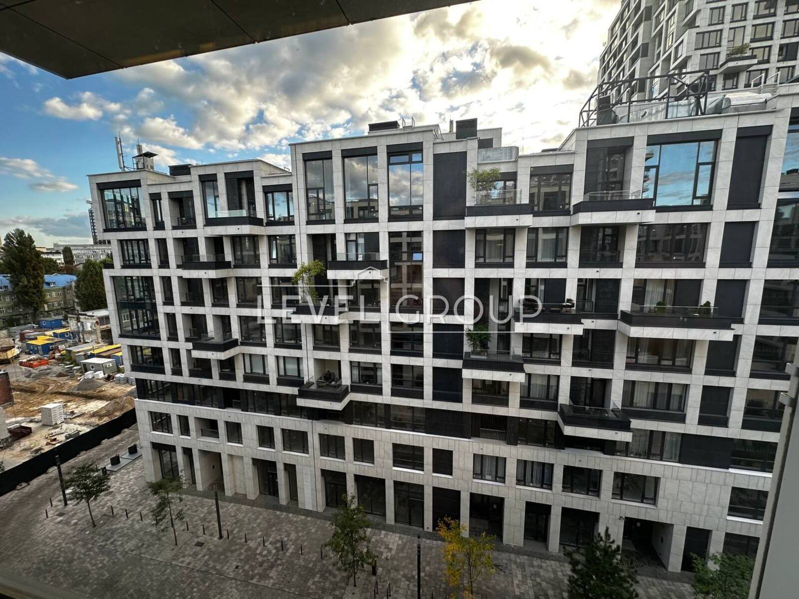 Ґарета Джонса вул. (Сімї Хохлових), 12 А