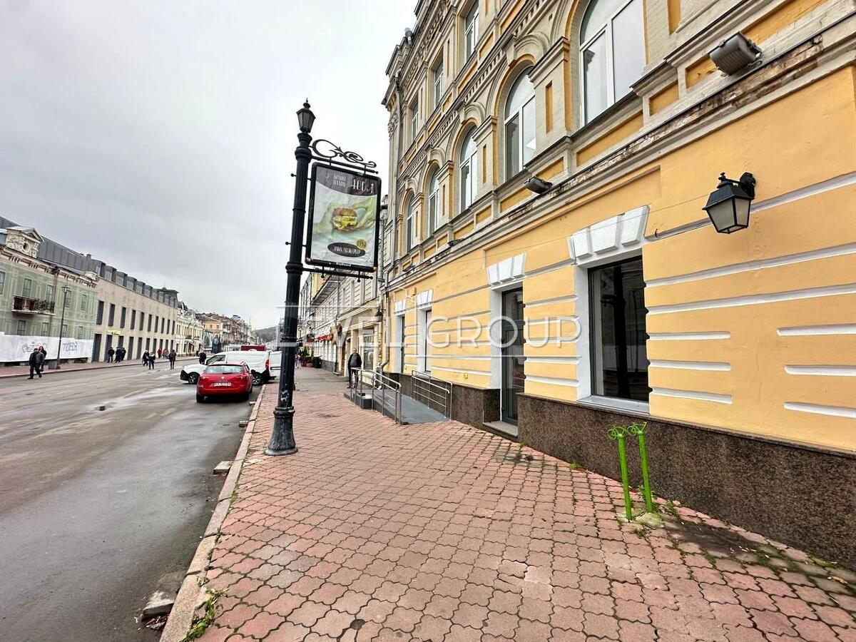 Петра Сагайдачного вул., 36