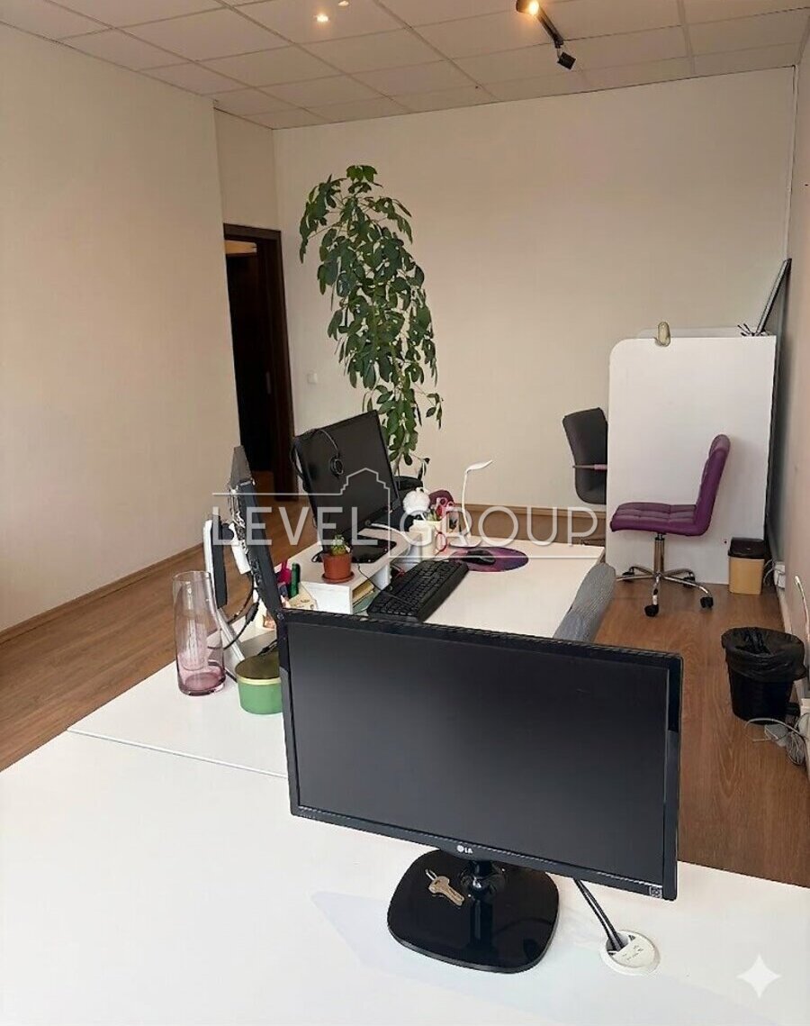 Дніпровська набережна, 14Б