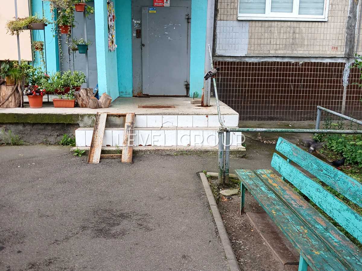 Юрія Шумського вул., 10