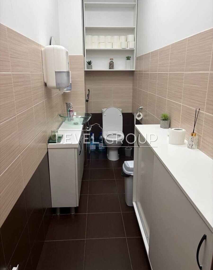 Дніпровська набережна, 14Б