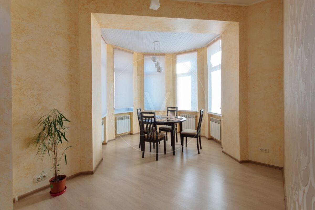 Khreschatyk St., 23