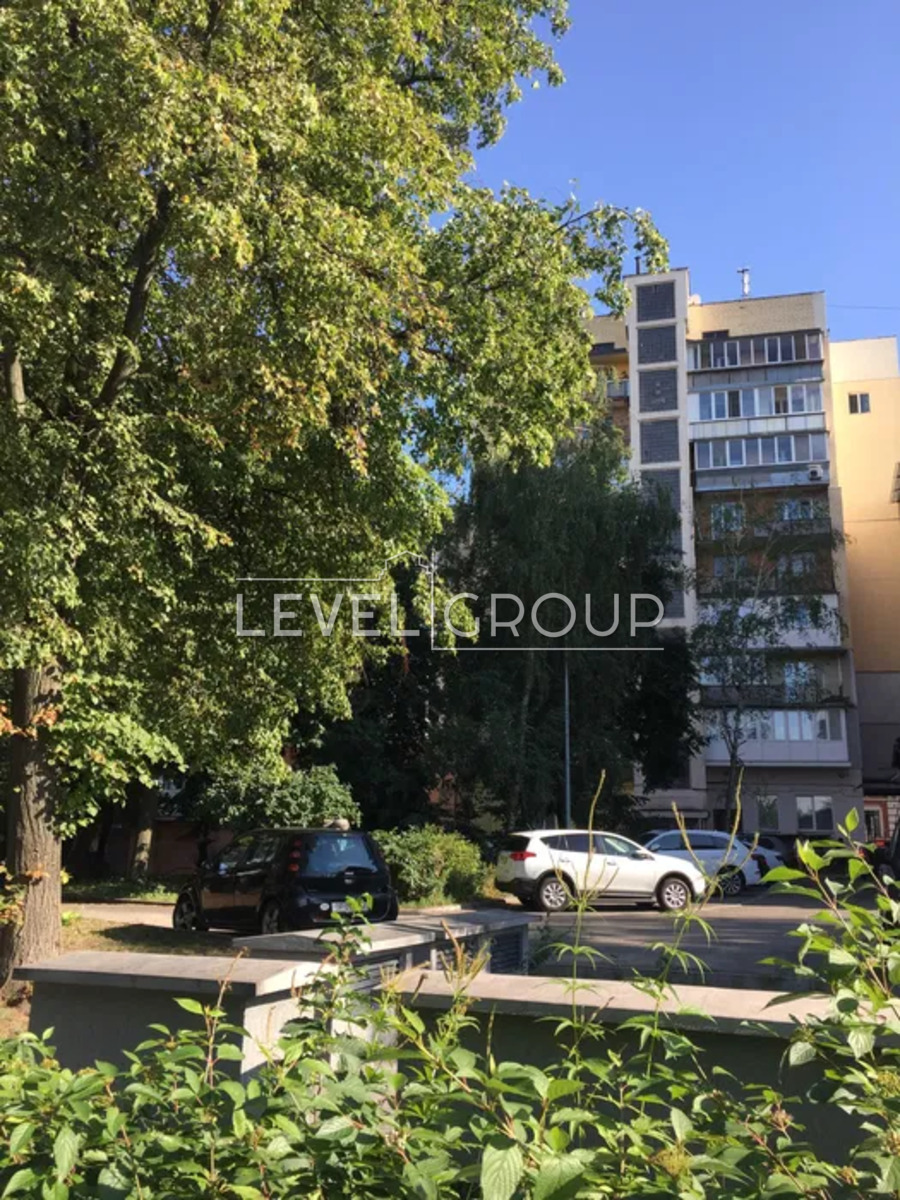 Велика Житомирська вул., 14