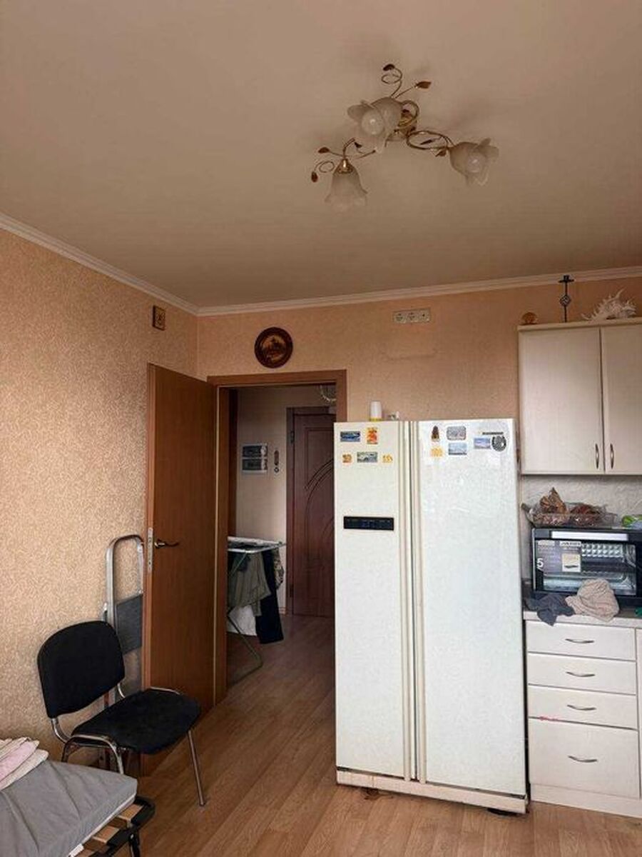 Бориспільська вул., 6