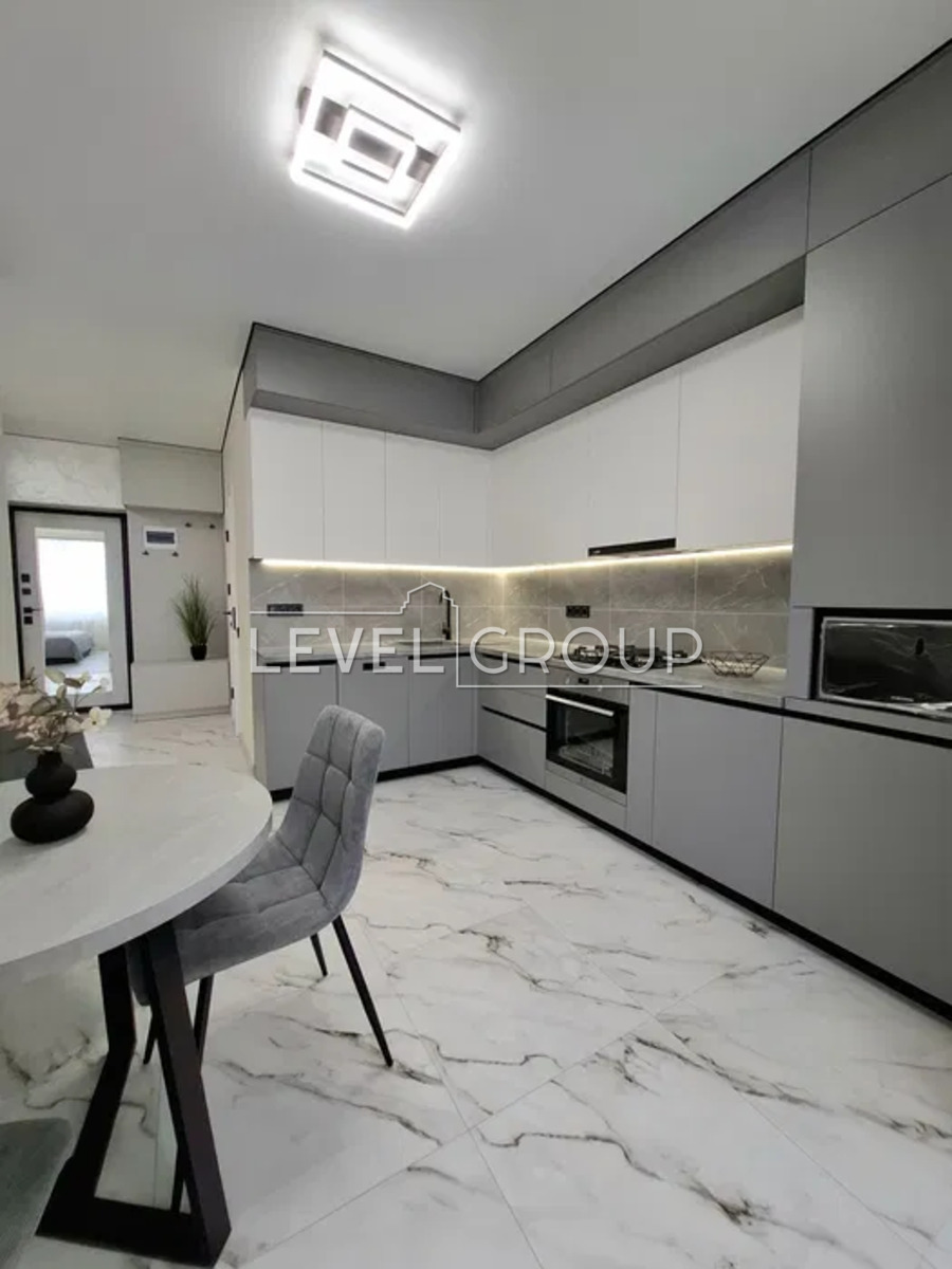 Святошинська, 56