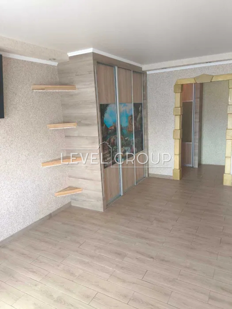 Миропільська вул., 3
