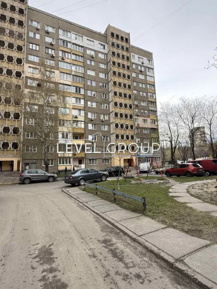Георгія Гонгадзе просп., 18