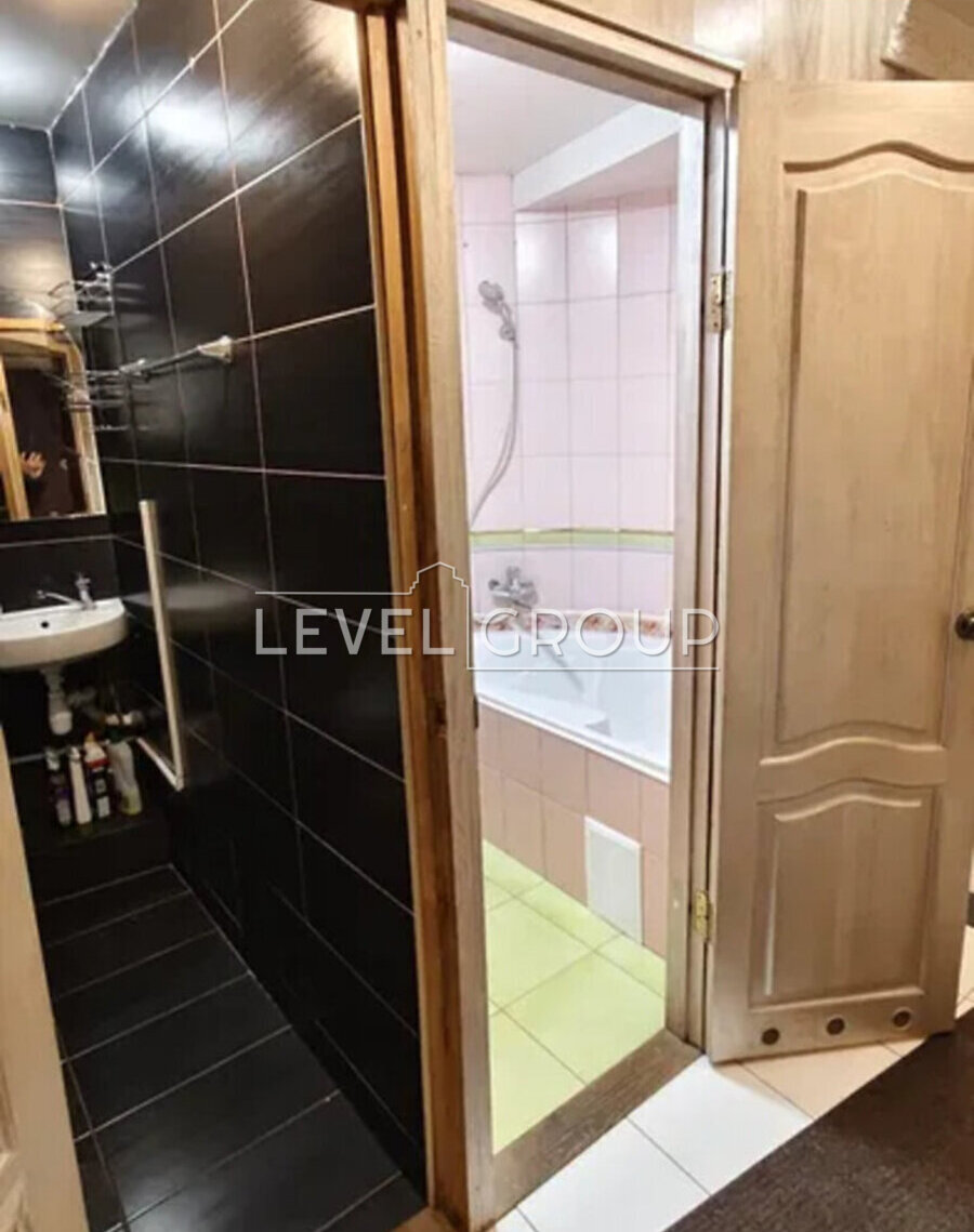 Голосіївський просп. (проспект 40-річчя Жовтня), 82