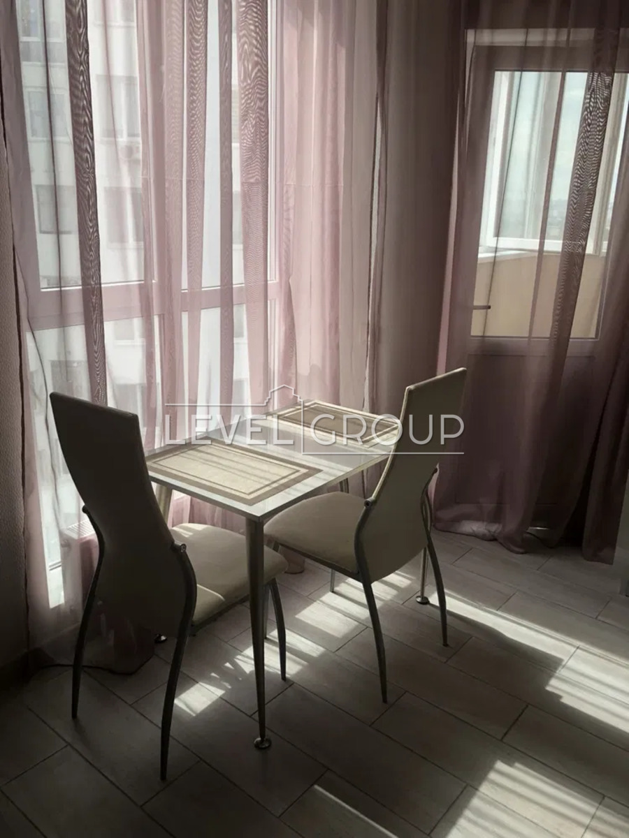name_en