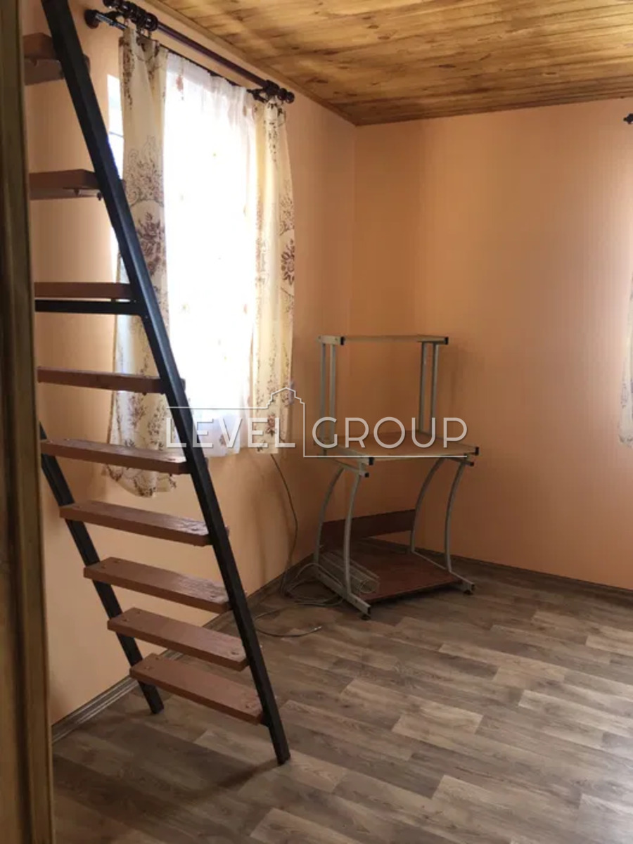 M. Karpenko St. (Kosiora), 4