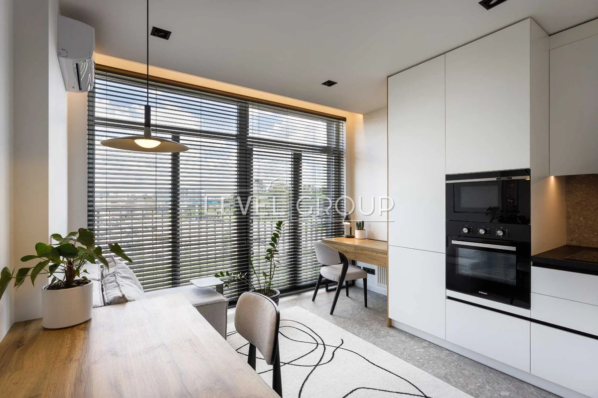 оптимістична, 1