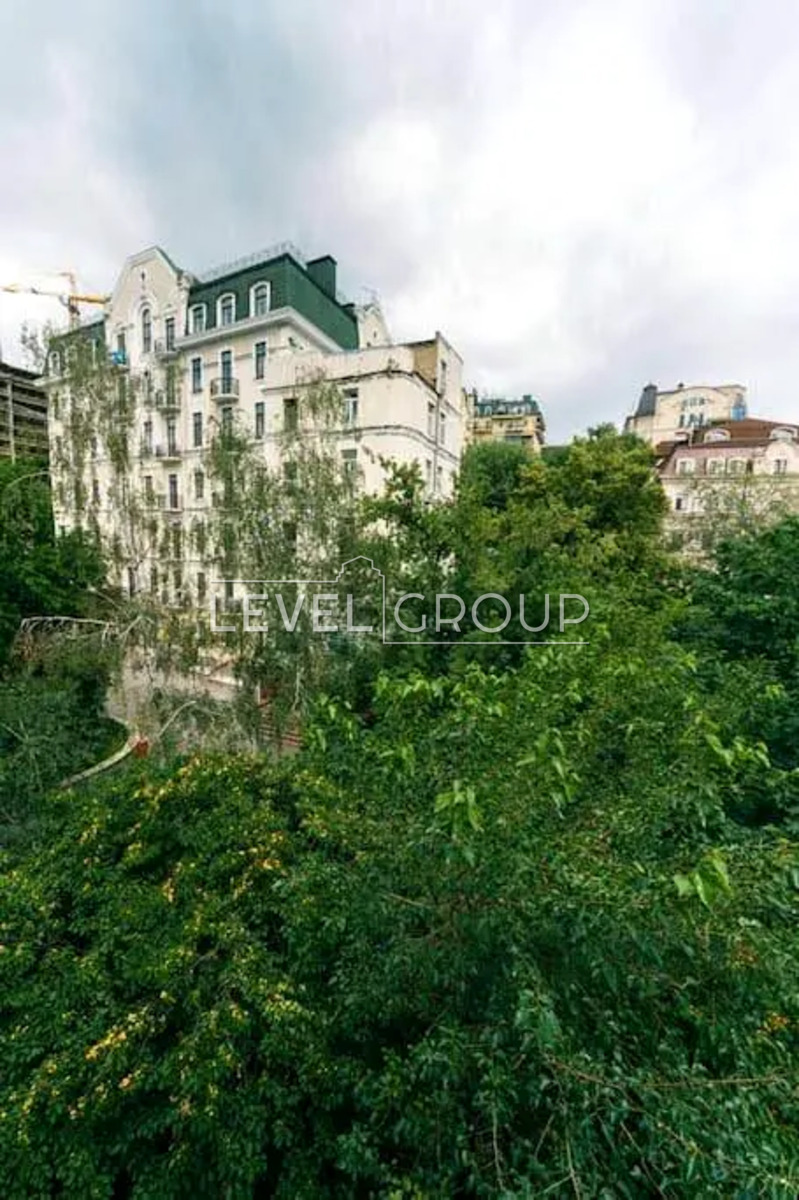 Kruglouniversitytska St., 2/1