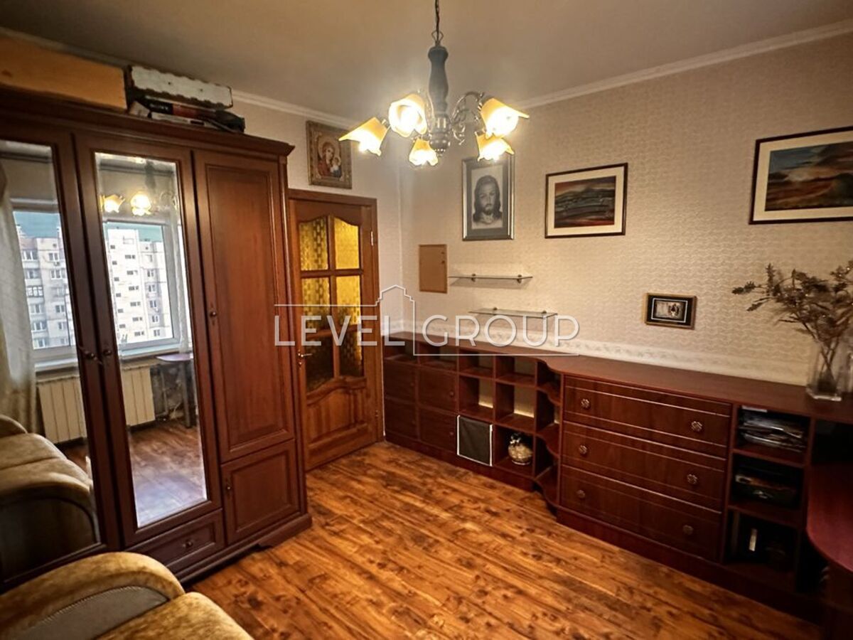 Дмитра Луценка вул., 5