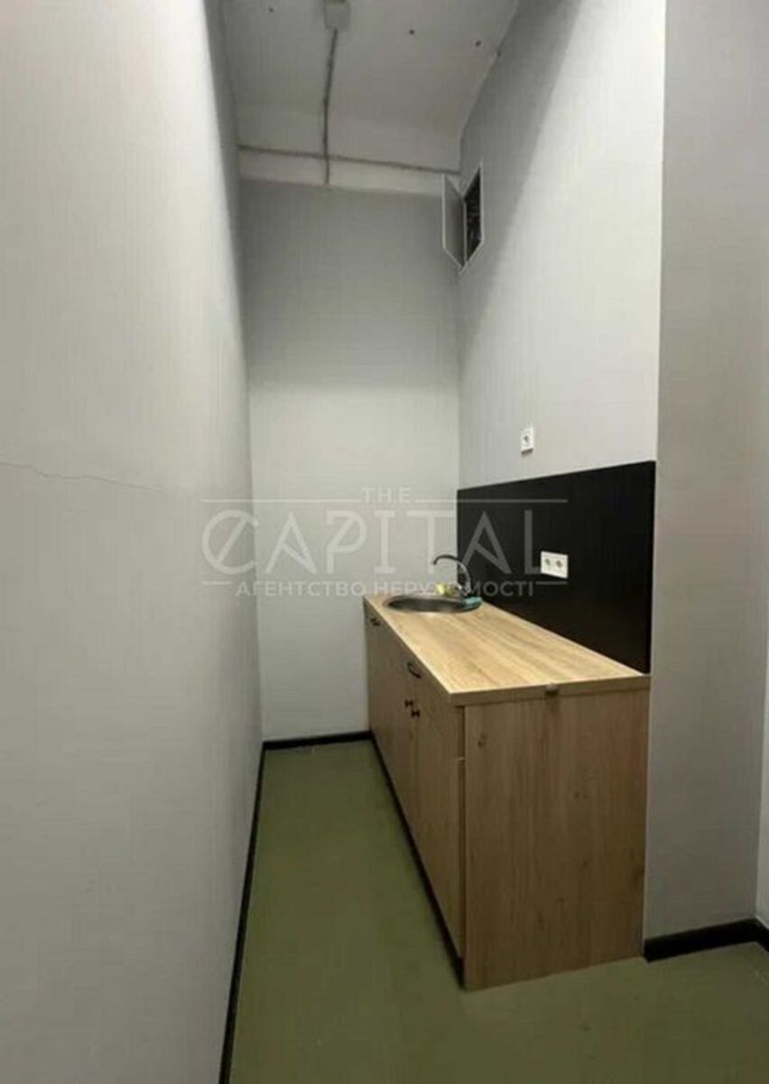 Verkhniy Val St., 2