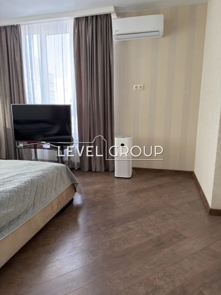 вул. Першотравнева, 24 в