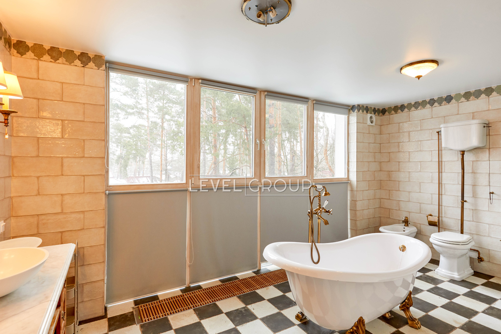 Лісова, 14