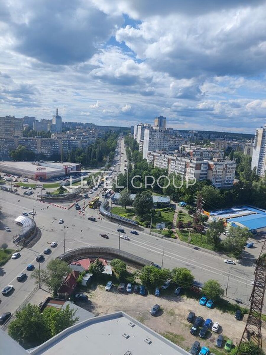 Европейського Союзу просп. (Правди), 19 А