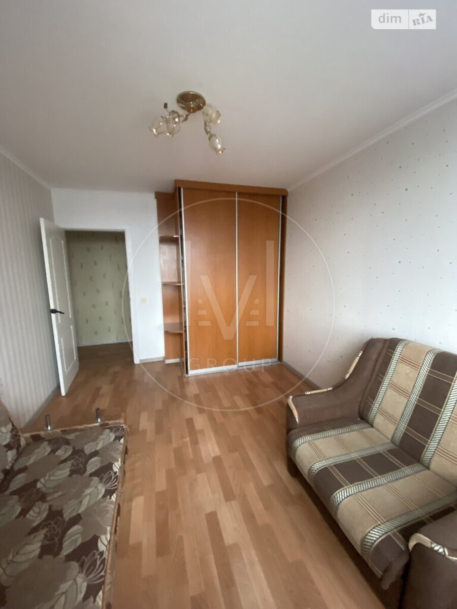 Червоної Калини просп. (Володимира Маяковського), 70