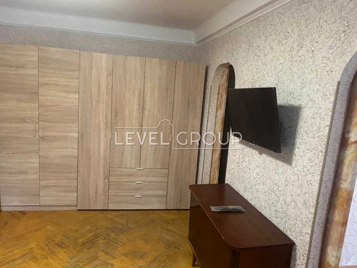 Михайла Донця вул., 9