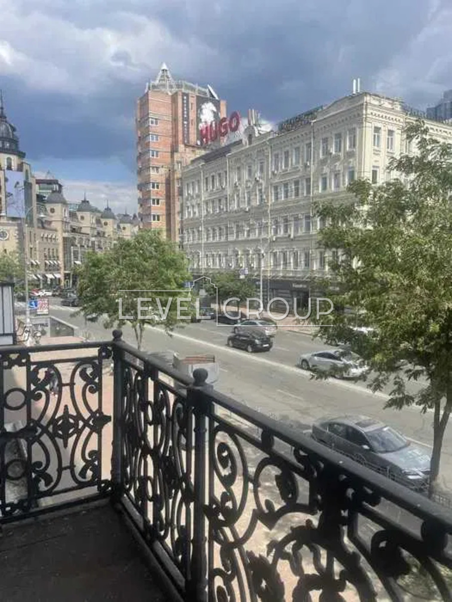 Velyka Vasylkivska St. (Chervonoarmiyska), 12