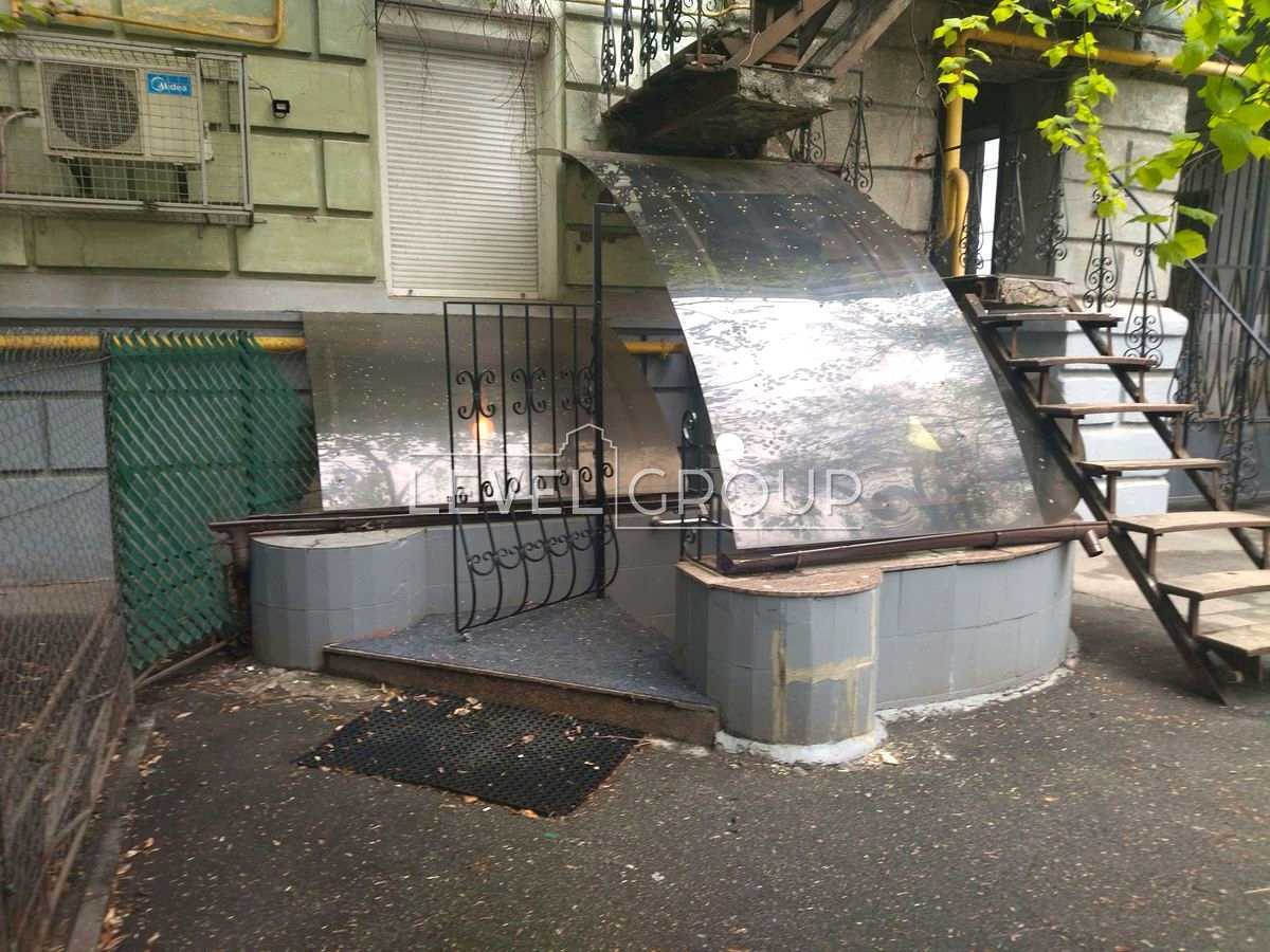 Богдана Хмельницького вул., 9Б
