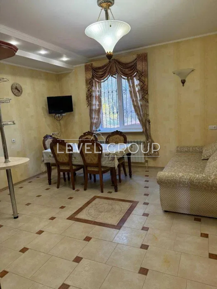 Центральна, 24