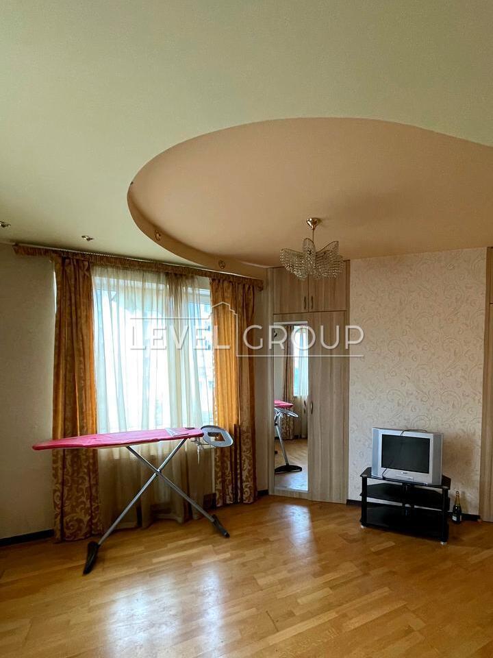 Vyshneva St., 72