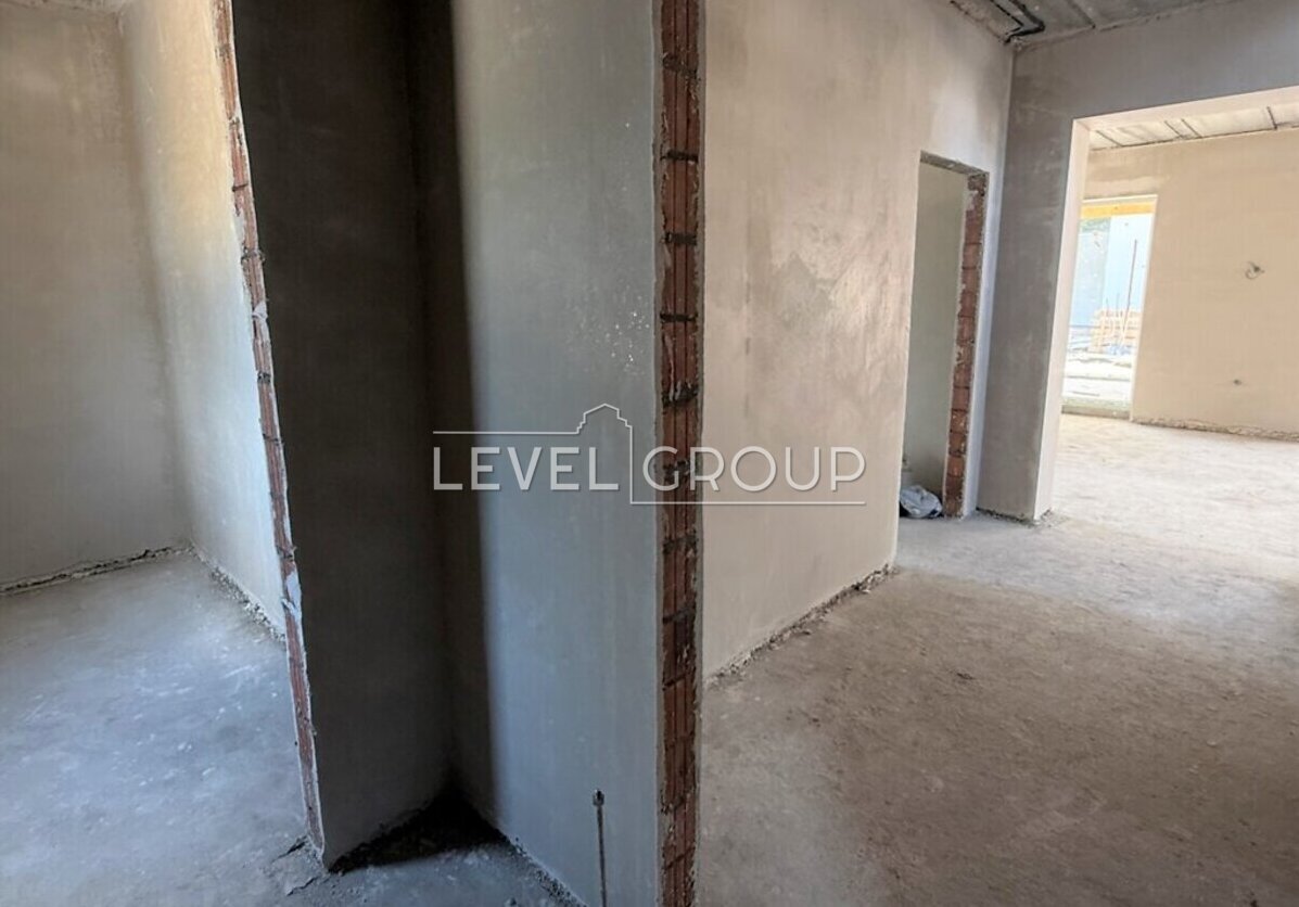 name_en