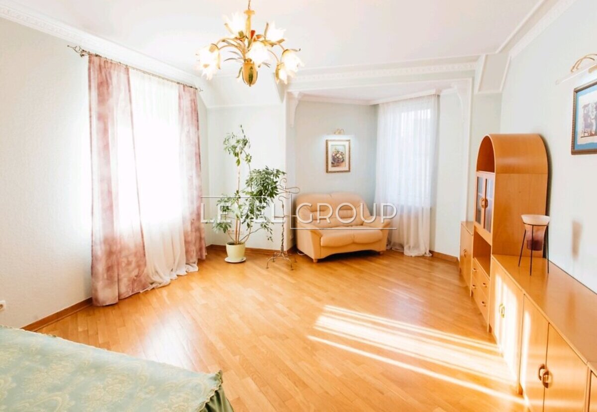 name_en