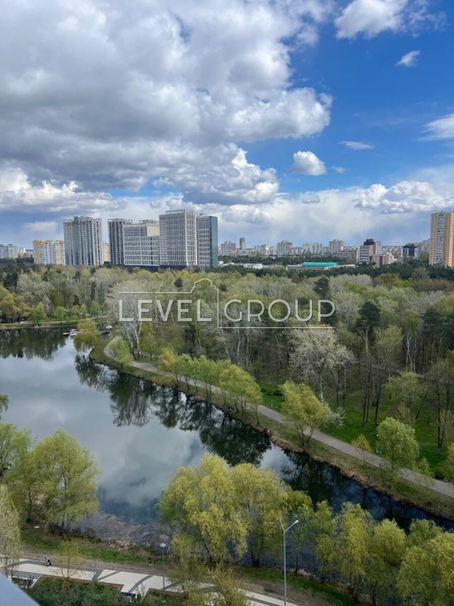 Воскресенська вул., 2в