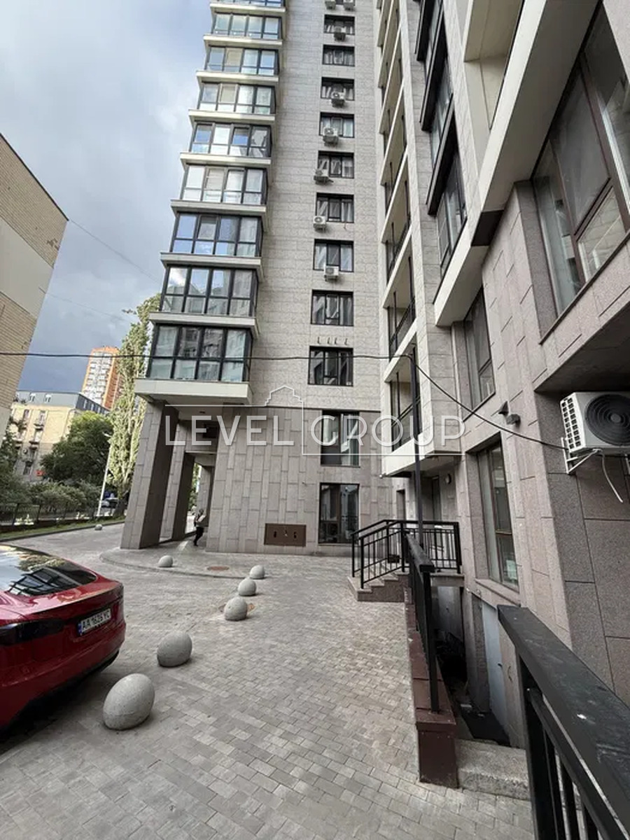 Василя Тютюнника вул. (Анрі Барбюса), 28А