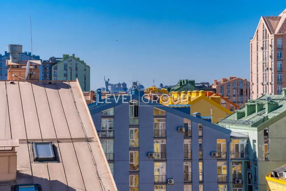 Регенераторна вул., 4