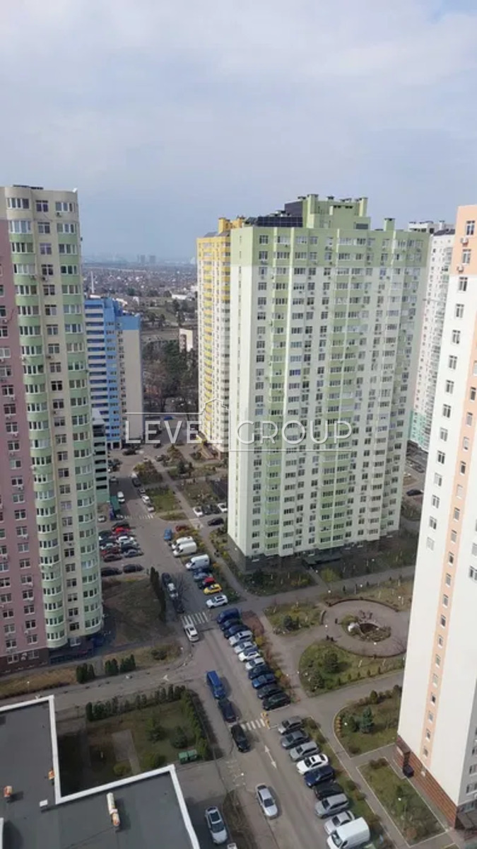 Воскресенська вул., 14е