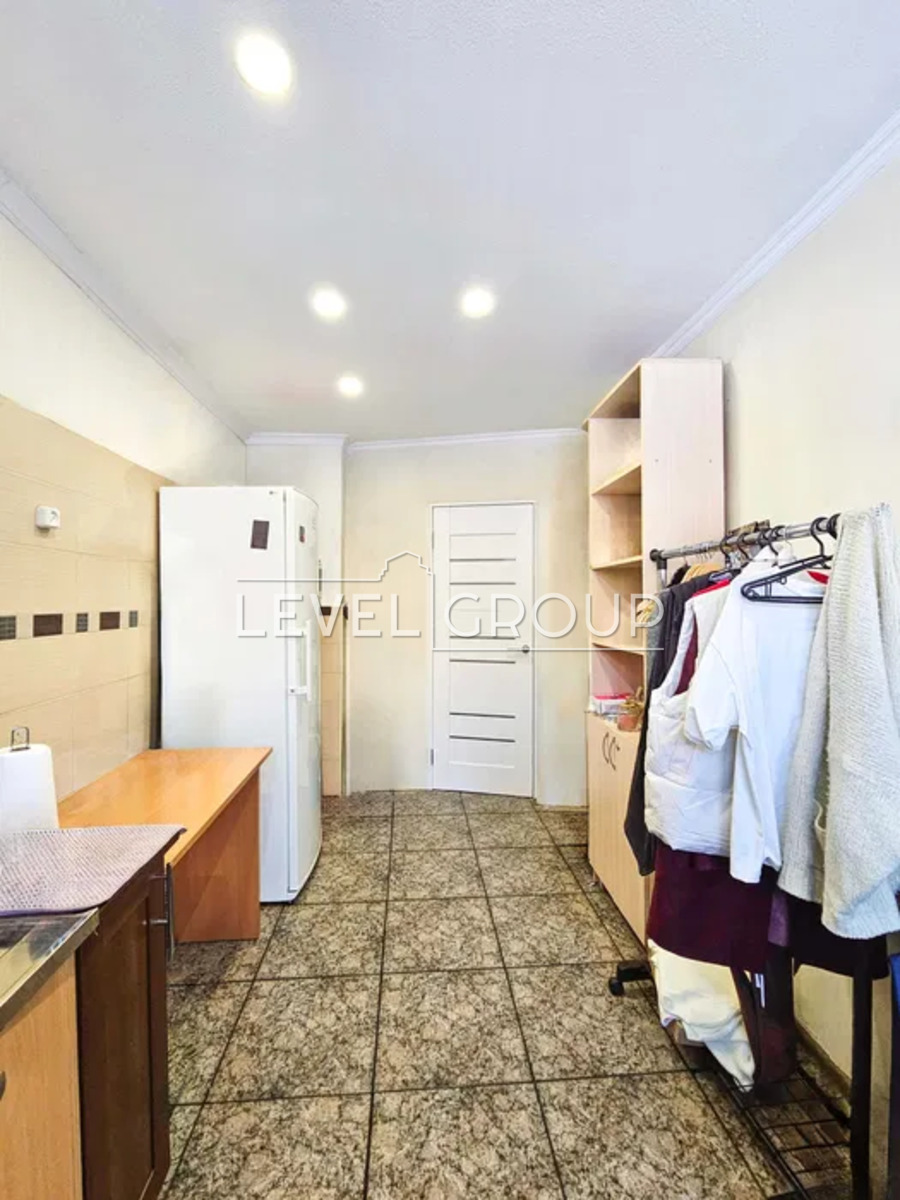 Григорія Сковороди вул., 11