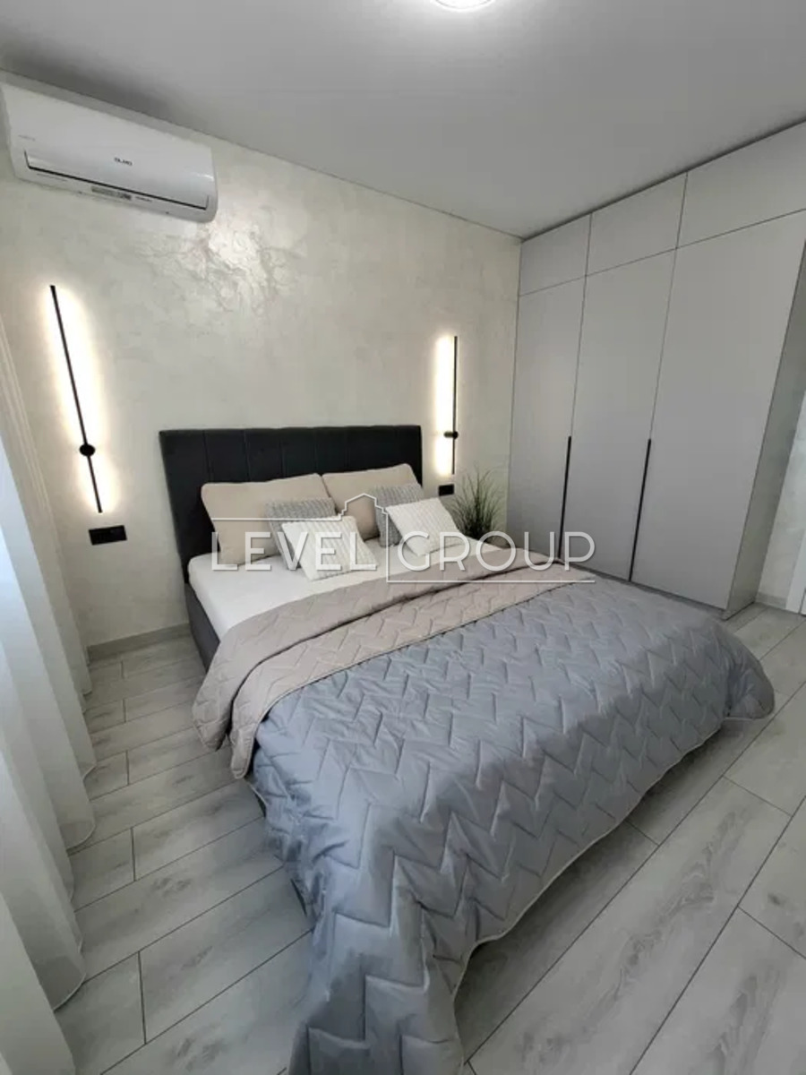 Святошинська, 56