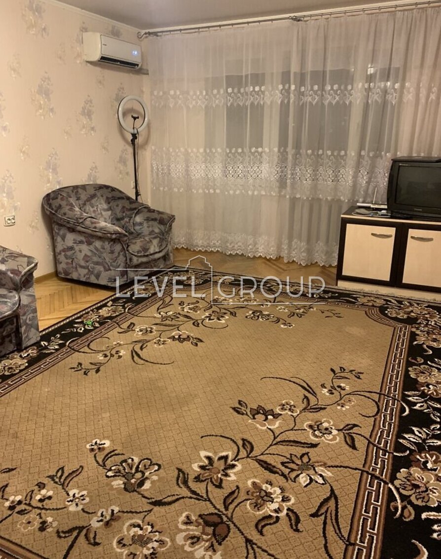 Голосіївський просп. (проспект 40-річчя Жовтня), 15
