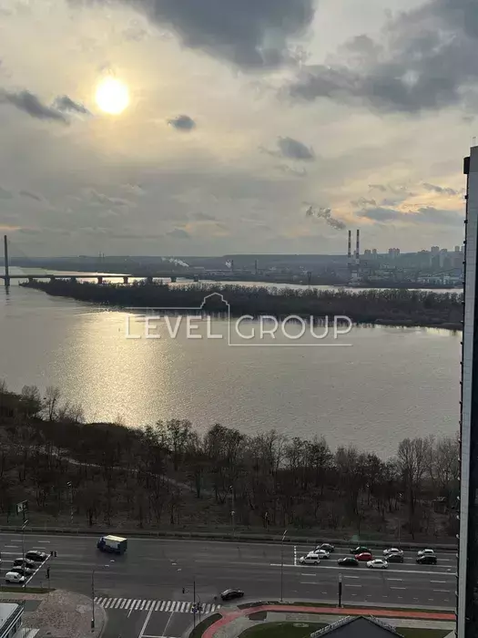Причальна вул., 14