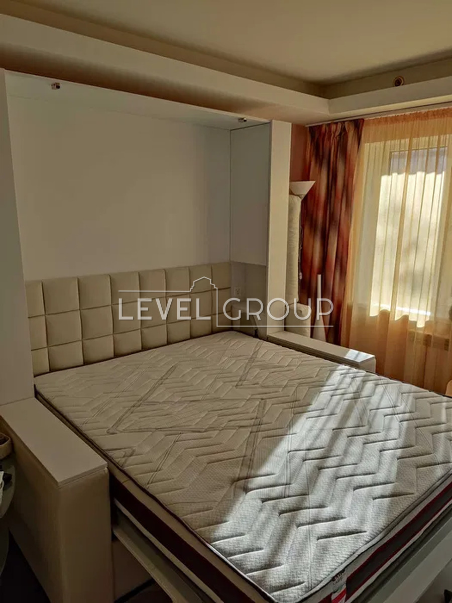 Европейського Союзу просп. (Правди), 80б