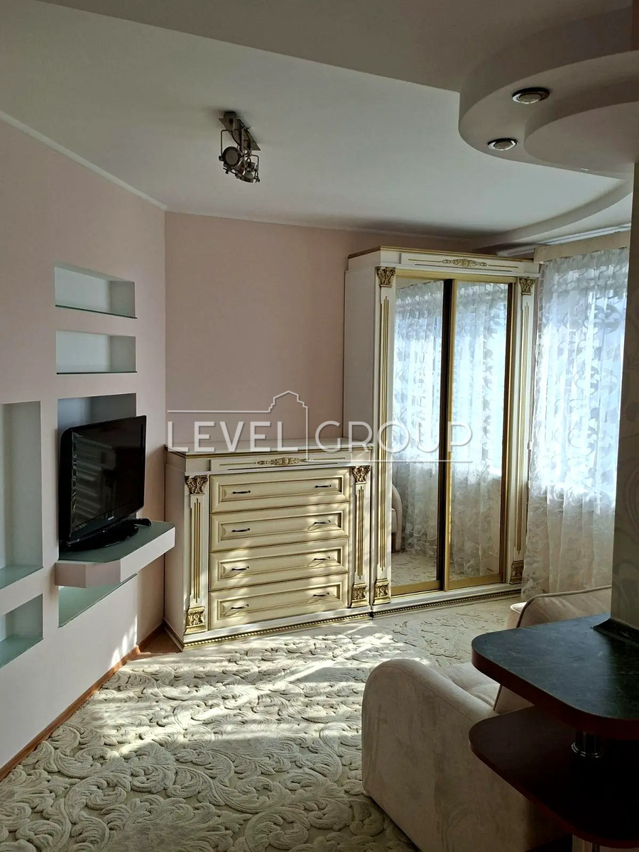Obolonskyi Avenue, 13