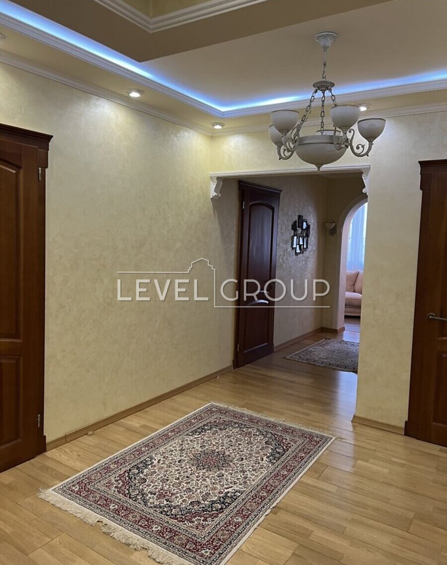 Святоюріївська, 22